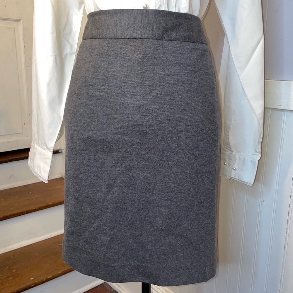 Loft Grey Skirt with back pleat size 8 pencil skirt